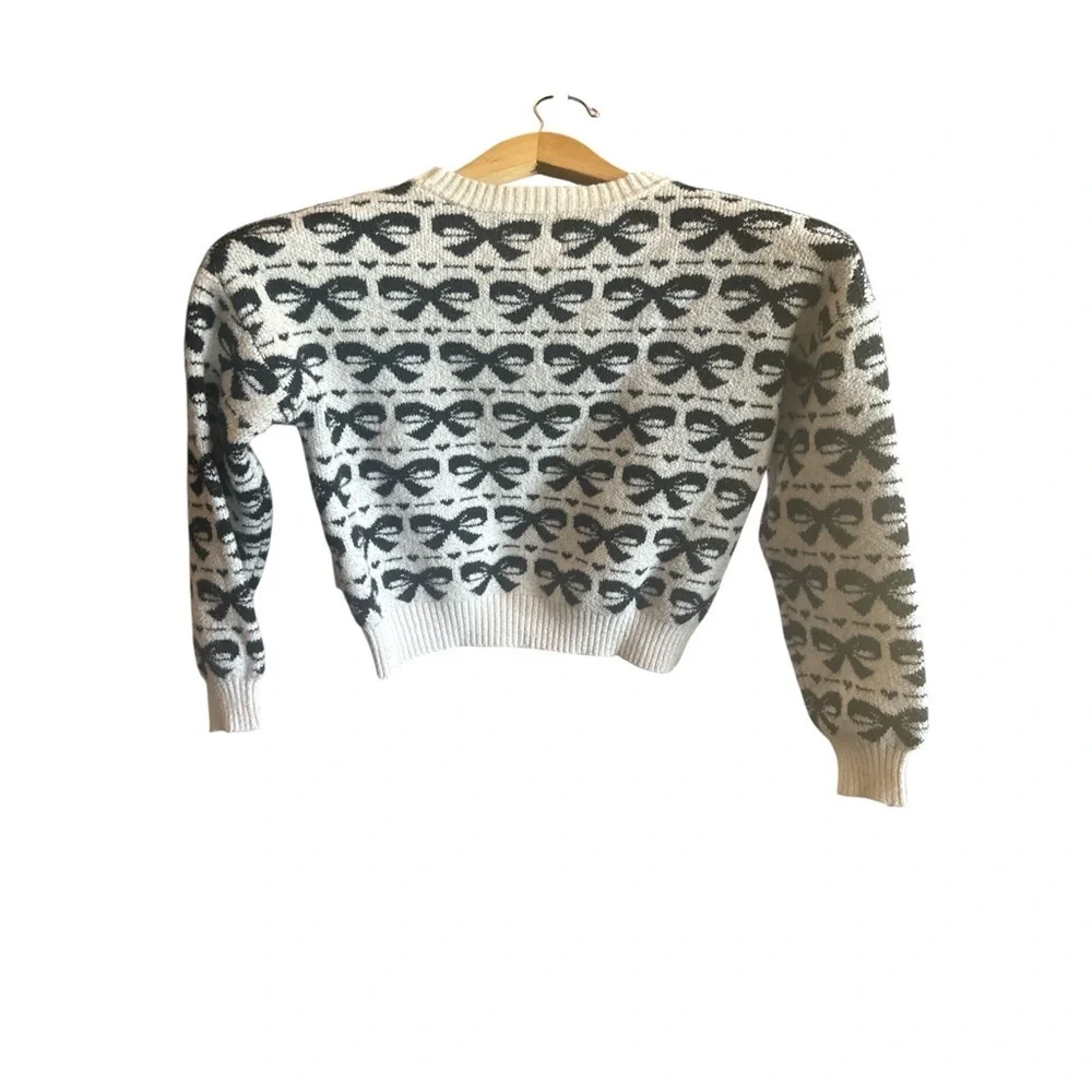 Old Navy White Crewneck Sweater with Black Bow Jacquard Girls Size Small 6-7 Top